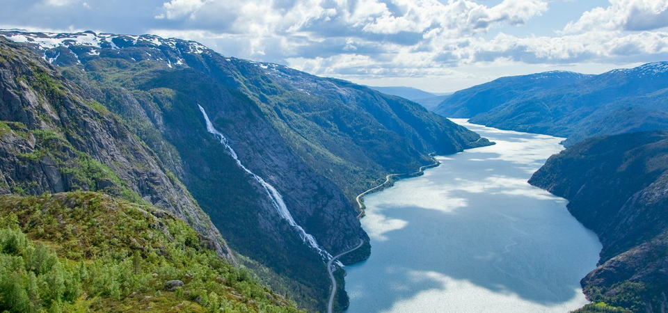 Akrafjord & Langfoss Waterfall (Cruising)