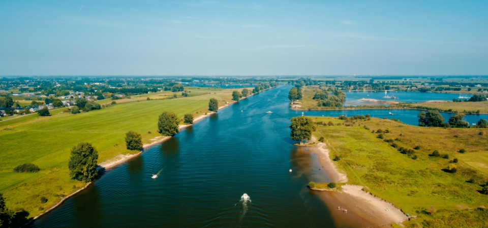 Cruising the Nieuwe Maas