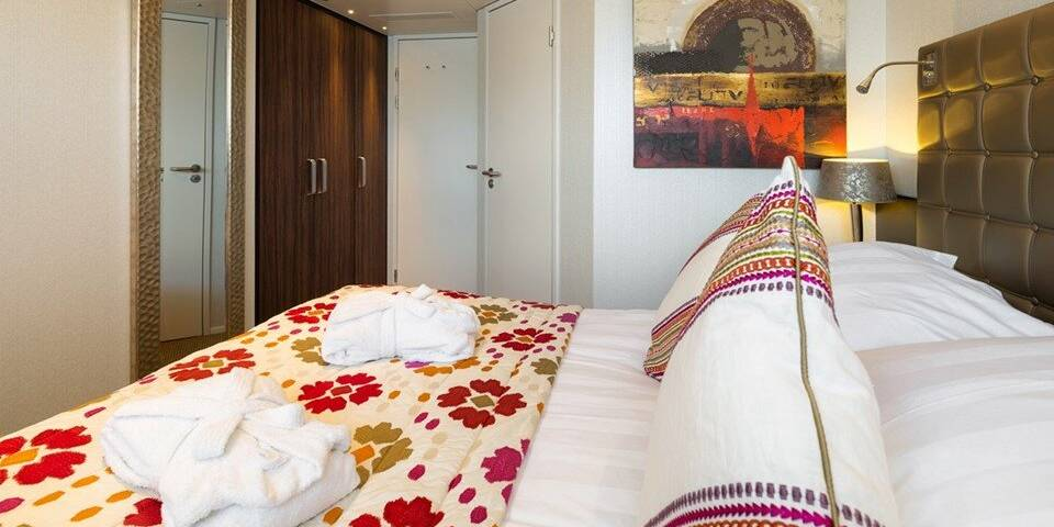 French Balcony - Violin & Cello Deck - 170sq.ft.