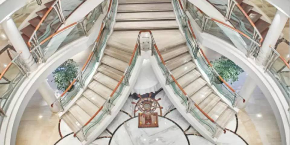 Bridge Deck is home to a selection of deluxe cabins. It also features a selection of gift shops, perfect for browsing souvenirs.