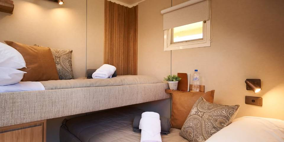 Twin Cabin Upper Deck