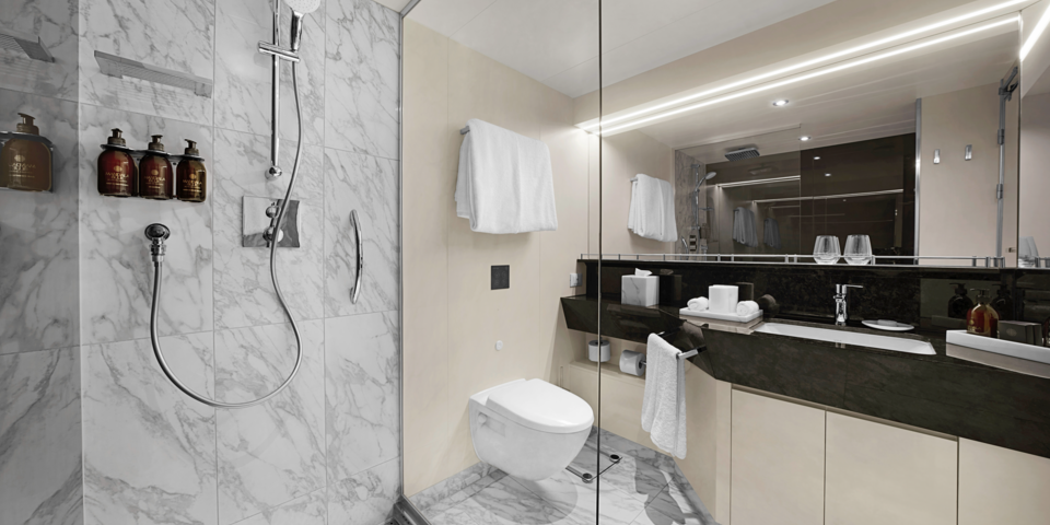Cove Residence with Whirlpool