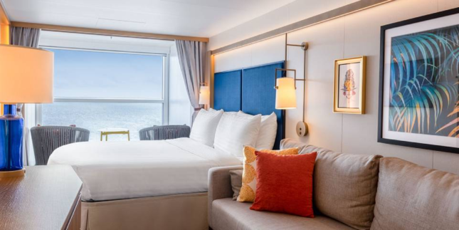 Spacious Infinite Ocean View Balcony