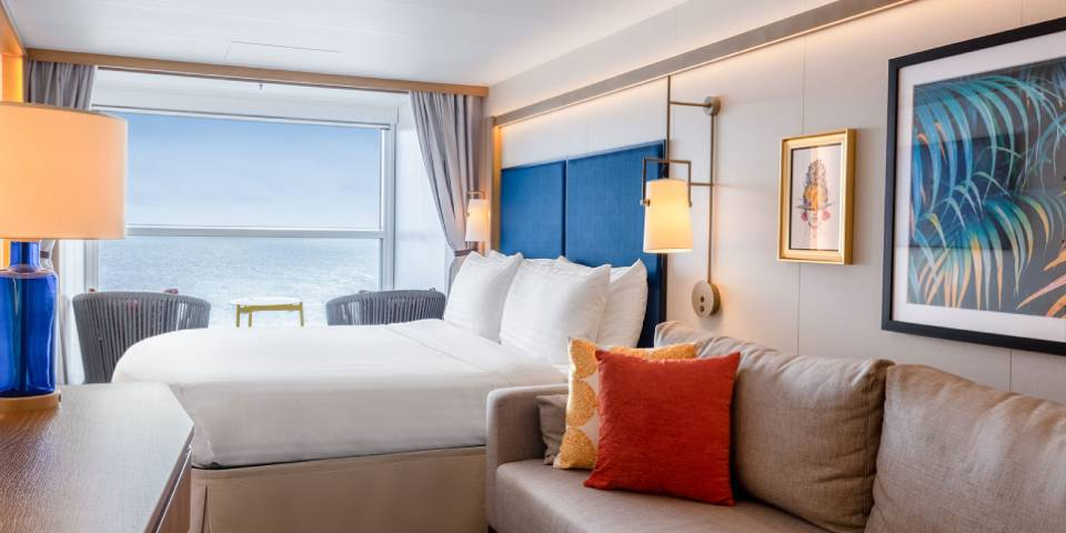 Spacious Infinite Ocean View Balcony