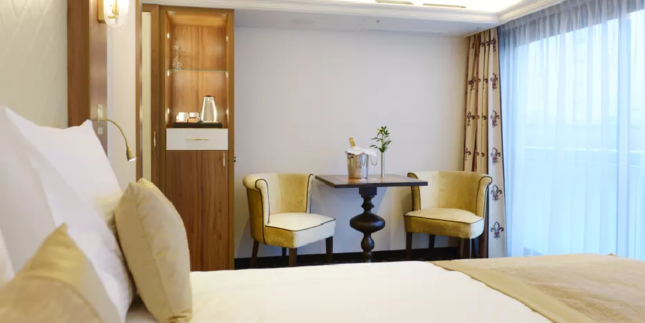 Diamond Deck Deluxe Suite