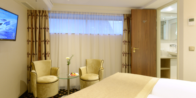 Emerald Deck Superior Suite