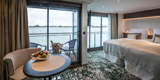 Diamond Deck Deluxe Balcony Suite