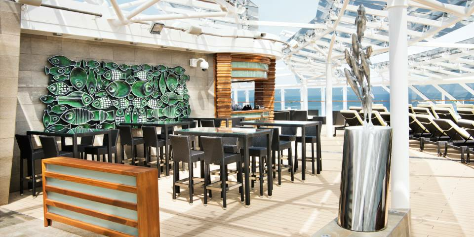 The MSC Yacht Club Sundeck & Pool is an exclusive luxurious outdoor area with captivating swimming pool, spacious sundeck, and relaxing large hot tubs for an remarkable luxury cruise experience.