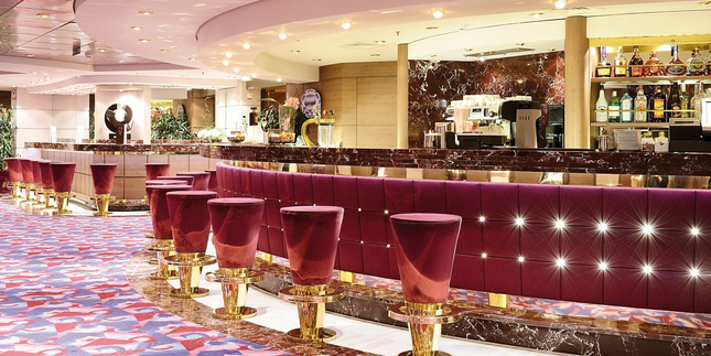 The Purple Bar offers a wide variety of drinks and cocktails to suit all tastebuds. Enjoy the live music and socialise with friends in this relaxing and glamorous bar