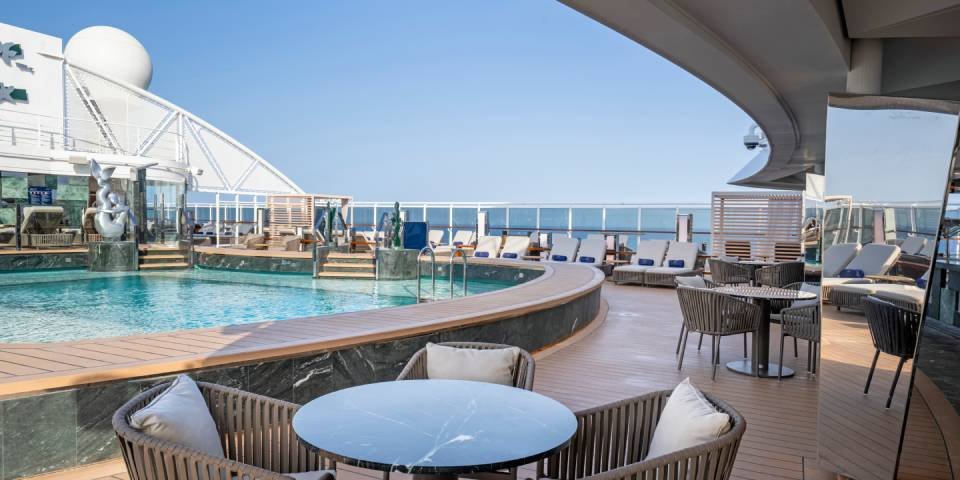 The MSC Yacht Club Sundeck & Pool is an exclusive luxurious outdoor area with captivating swimming pool, spacious sundeck, and relaxing large hot tubs for an remarkable luxury cruise experience.