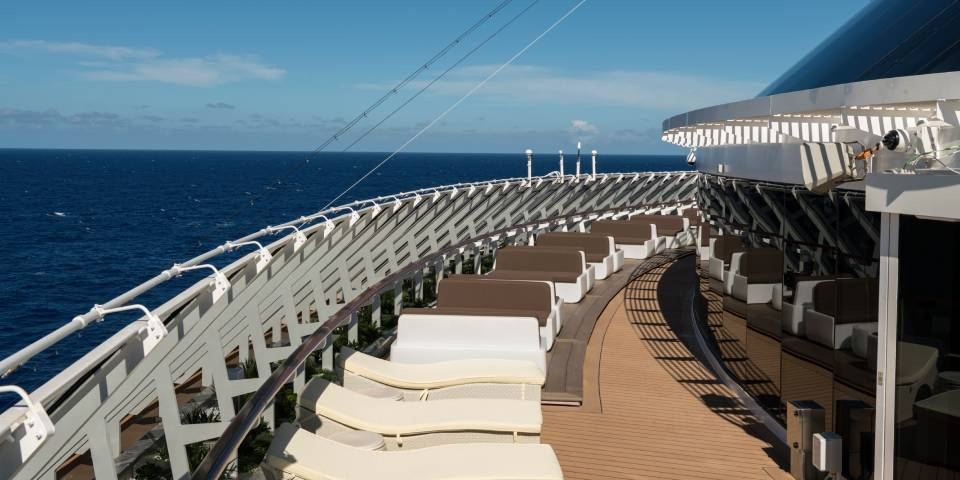 The MSC Yacht Club Sundeck & Pool is an exclusive luxurious outdoor area with captivating swimming pool, spacious sundeck, and relaxing large hot tubs for an remarkable luxury cruise experience.