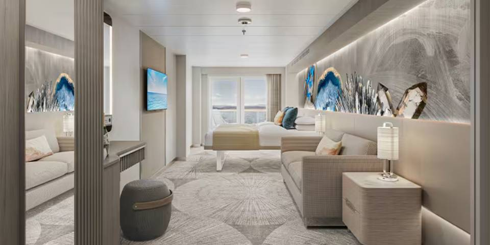 Forward Facing Club Balcony Suite