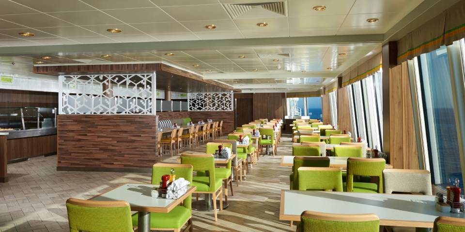 Whatever you’re craving, chances are you will find it at the Garden Café. This complimentary, indoor buffet restaurant serves up breakfast, lunch and dinner