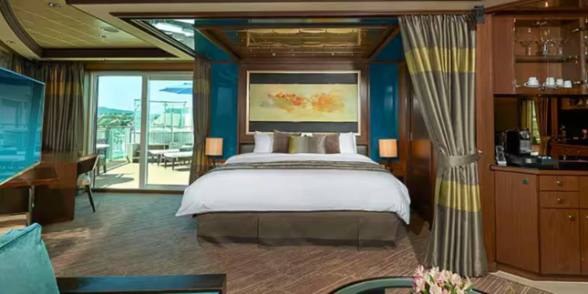 The Haven Deluxe Owner's Suite with Large Balcony