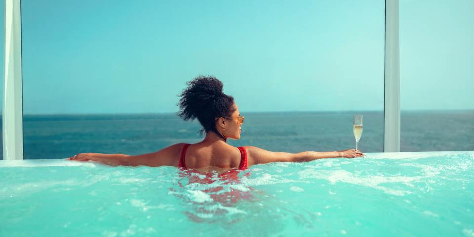 Cunard Grills Hot Tub