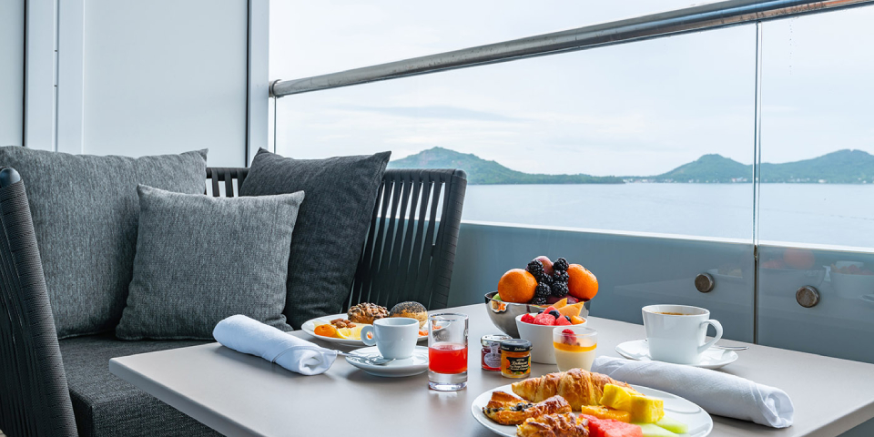 Deluxe Verandah Suite