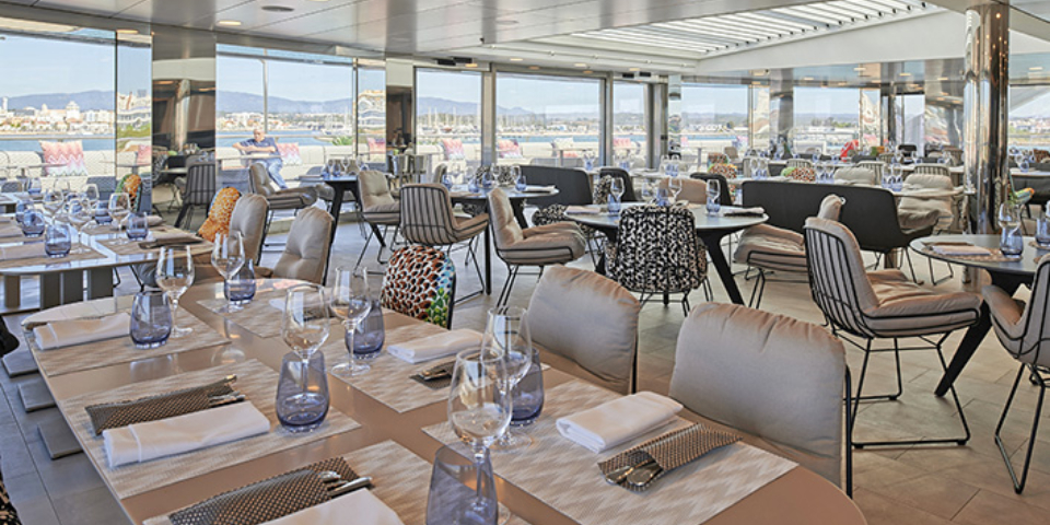 Indulge at the Yacht Club grill for breakfast, lunch, and themed dinners. Casual dining with food islands, outdoor seating, swing chairs, and gelato.