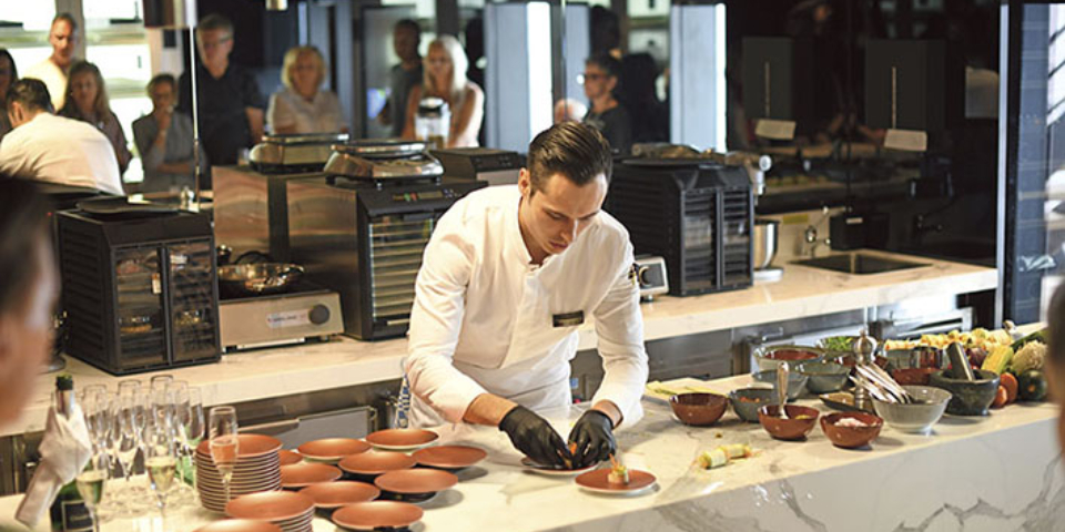 Immerse in local cuisine and wine masterclasses led by expert chefs and sommelier. See the chef craft regional dishes as you cruise. On Deck 5, with cooking station and large screen, catch every detail.